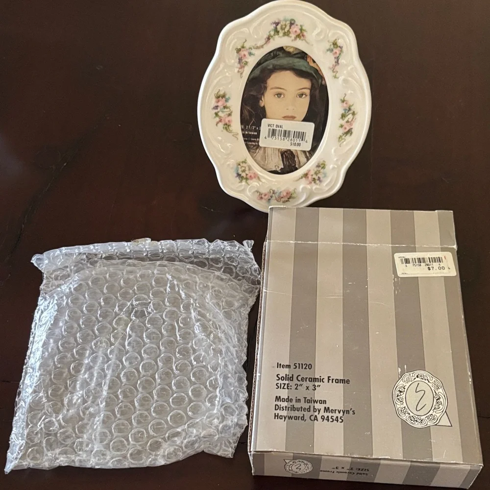 Floral Oval Picture Frame